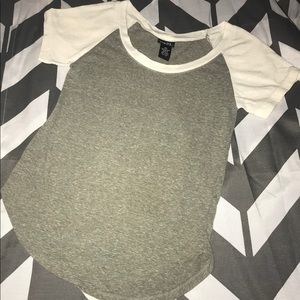 rue21 gray and white tee